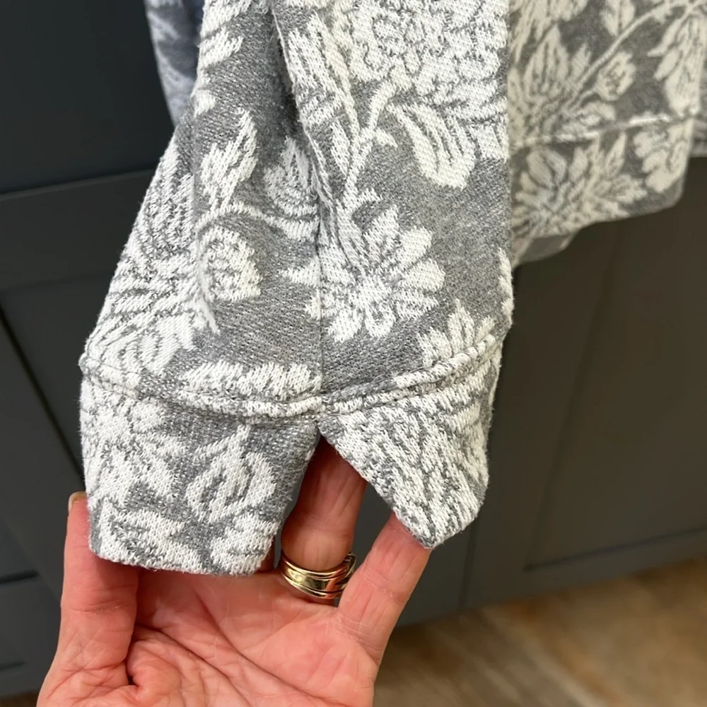 {Ellen Tracy}Sz XL Gray/White Floral Lightweight Sweatshirt - Picture 7 of 7